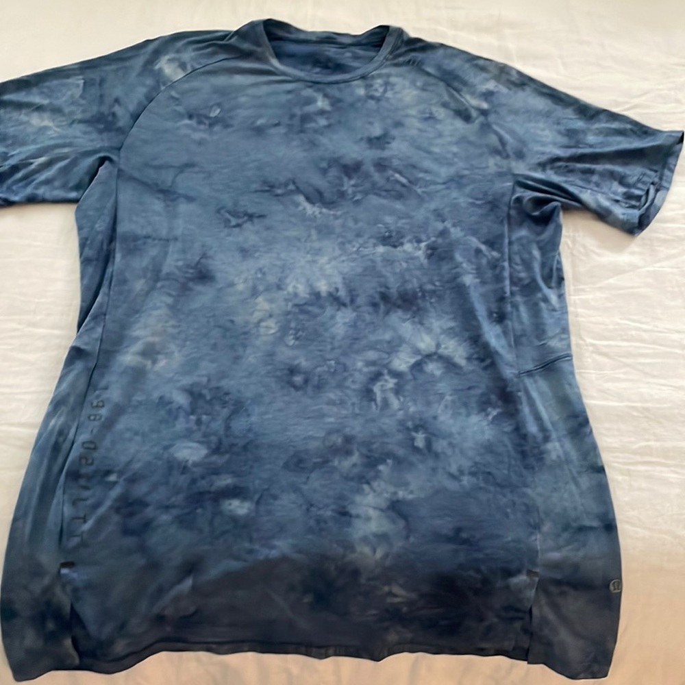 Lululemon L Mens shirt